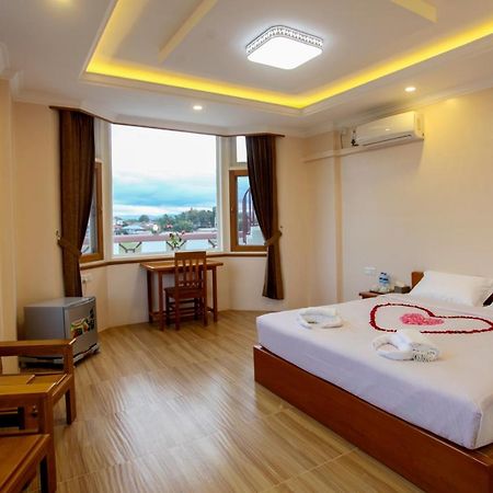 Five One Star Hotel Nyaungshwe Exteriör bild