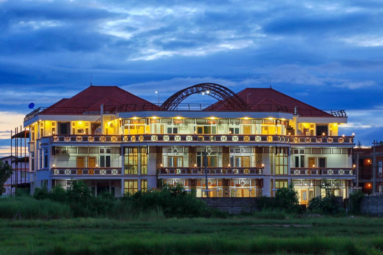 Five One Star Hotel Nyaungshwe Exteriör bild