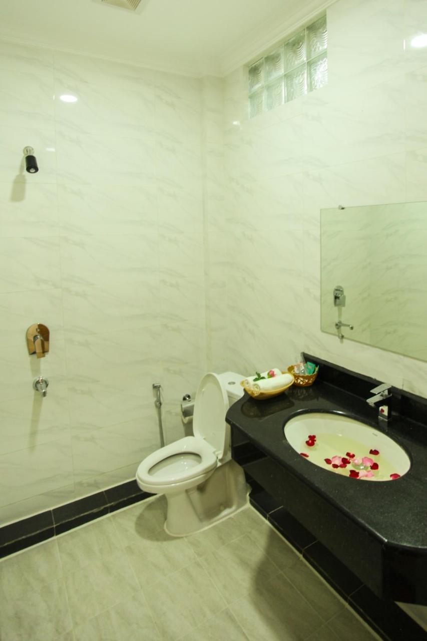 Five One Star Hotel Nyaungshwe Exteriör bild