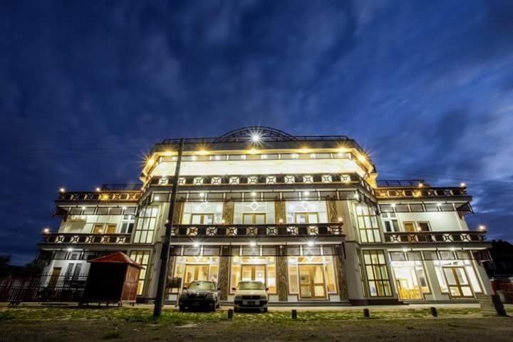 Five One Star Hotel Nyaungshwe Exteriör bild
