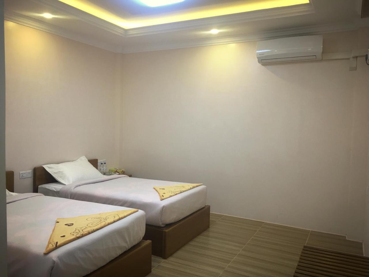 Five One Star Hotel Nyaungshwe Exteriör bild