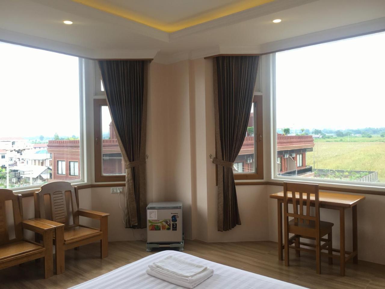 Five One Star Hotel Nyaungshwe Exteriör bild